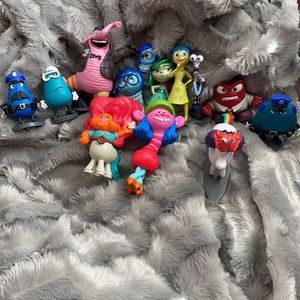 full inside out figurine set ✨